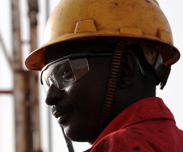 钻井台上的苏丹工人”