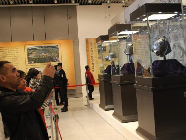 Բ��԰����������չ �����������ο͡��ȹۡ���