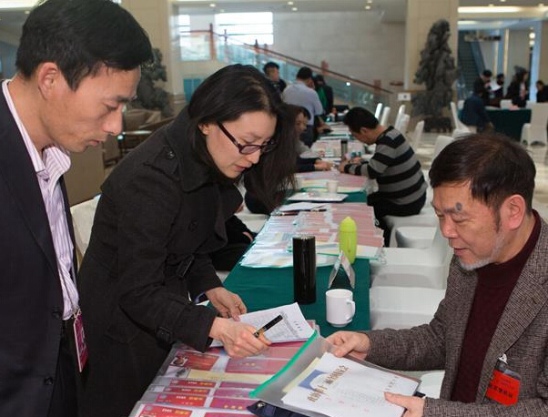 �μ�ȫ����Эʮ�����Ĵλ����ίԱ½���ִ�פ�ء�