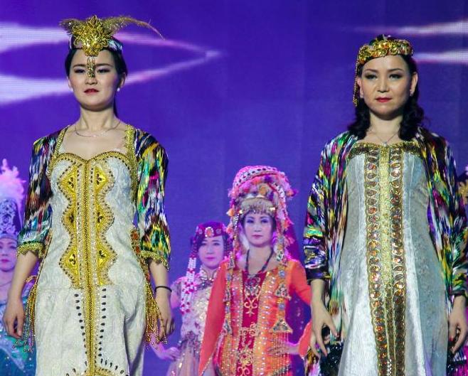 ӭ���� ��ģ���½�����̨ͬչʾŮ�Է��ˡ�