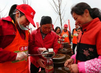 �����˶�ǧ����Ů����Ѵ��͡�