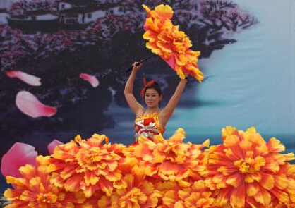 ����֦�����ڽ����ο�������һ���