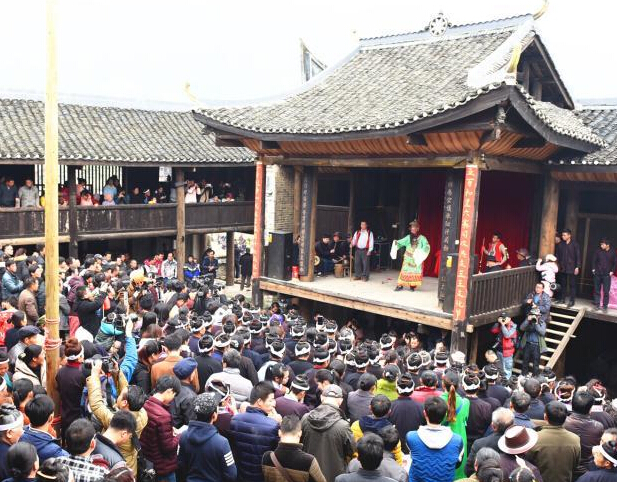 广西侗乡“夜郎”文化吸引中外游客”