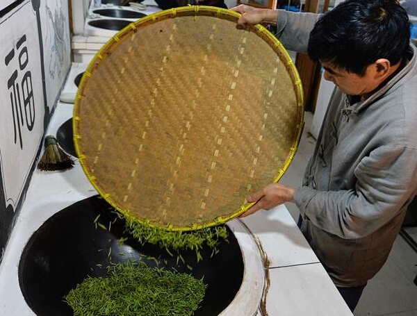 �ŷ����Ʊ��ݴ���