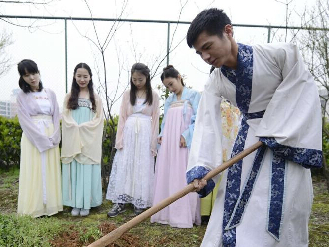 ���ϴ�ѧ����ѧ����ʵ���� ѧ���ź����ֲ�ҩ��