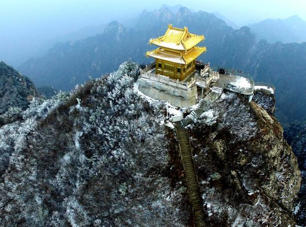 �����Ͼ�ɽ���·�ѩ ������֦���ɾ���