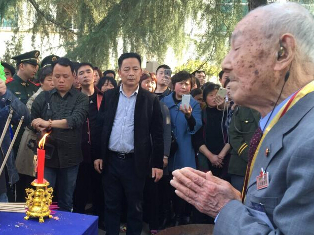 唯一健在的日本籍八路军战士参加和平祭”