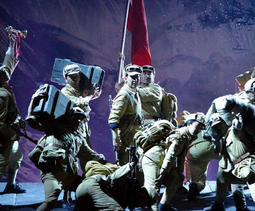 大型民族话剧《解放 解放》拉萨上演”