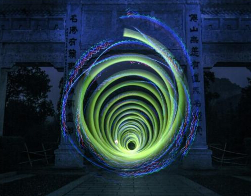 江西龙虎山“光影涂鸦” 立体绘画如幻似真”