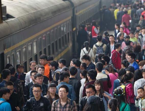 ɽ��̫ԭ��վӭ������С���ٿ������̸߷塱