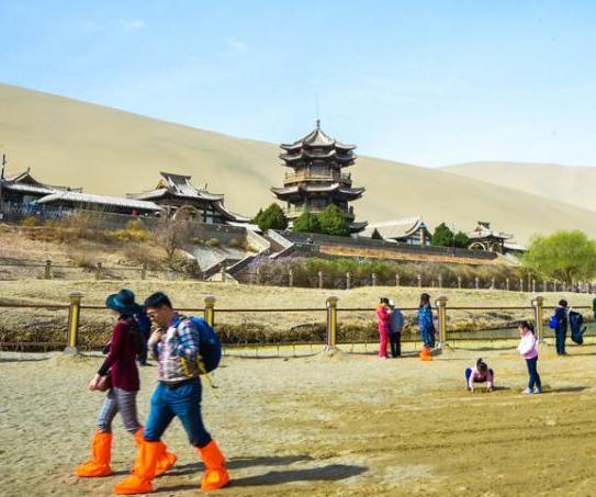 ����ػ�ӭ����������һ�����θ߷塱