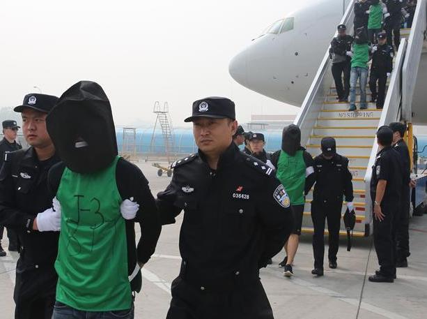 中国首次从非洲大规模押回电信诈骗犯罪嫌疑人”