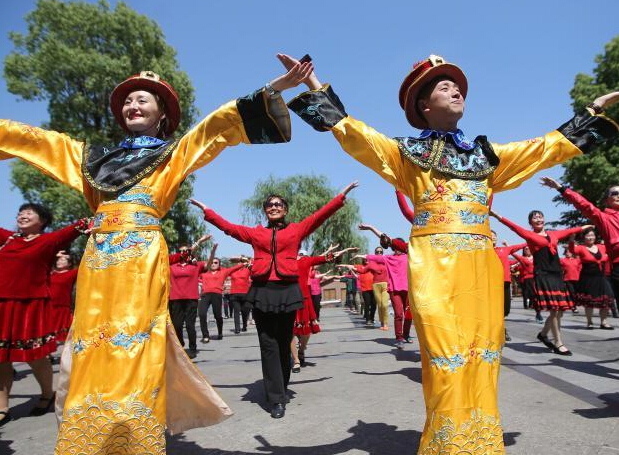 ��Ǭ¡ү��������Ͼ������㳡�衱