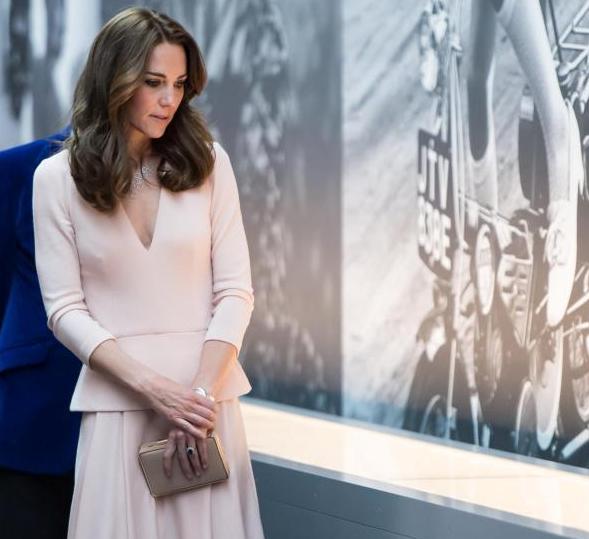 ����������չ����Ф�������� ��Vȹװ�Ը����š�