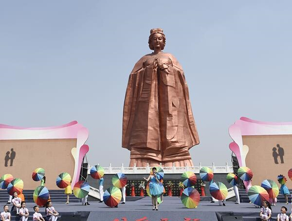 ɽ������ĸ�Ļ��ڡ���Ļ��