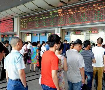 �ܳ���ǿ����Ӱ�� �ϲ���·��ͣ��17�˶������г���