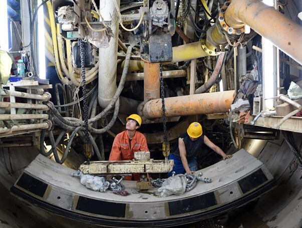 �ҹ�������Խ�ƺӵ���������ͨ��