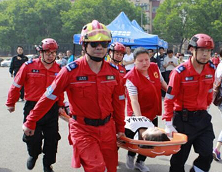 ɽ����չӦ����Ȼ�ֺ�����ʵ��������