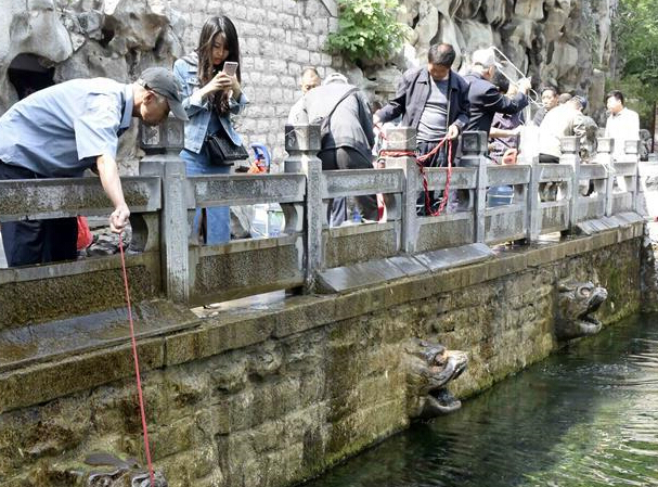 ���Ϻڻ�Ȫ���׸��硱