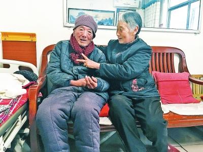 6年坚守从不放弃 七旬老太为重病老伴带来“新生”