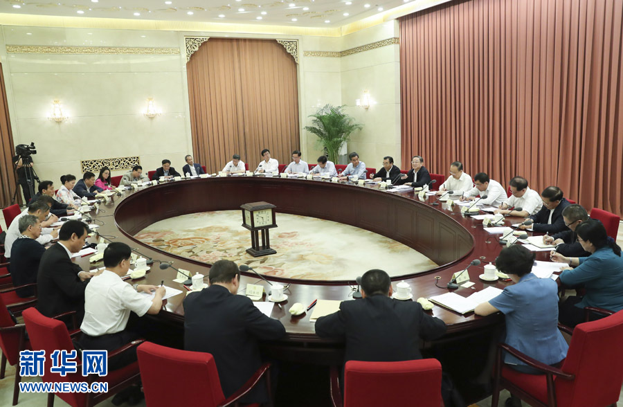 5��25�գ�ȫ����Э�ڱ����ٿ���67��˫��Э����̸�ᣬΧ�ơ�����סլ���ز����أ������ƽ����ͳ��򻯽��衱�����ײߡ�ȫ����Э��ϯ���������ֻ��鲢�������»������ ������ ��