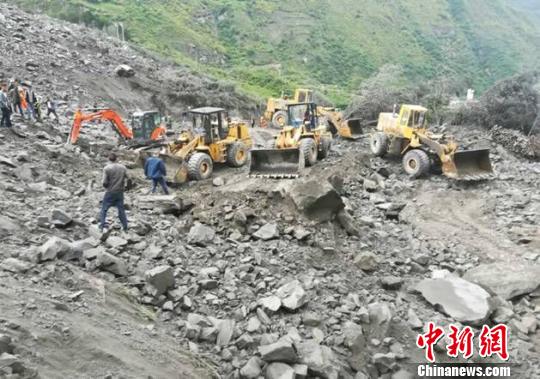 四川省阿坝州茂县高位山体垮塌已致141人失联