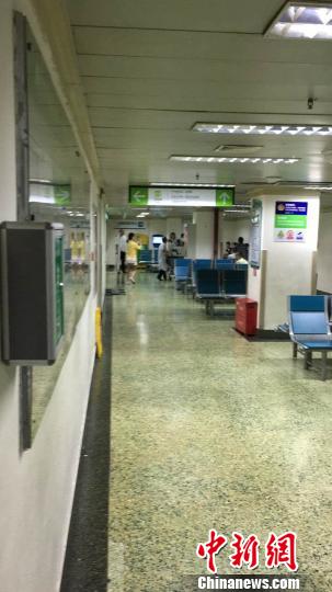 图为孩子乔某被送往华西附二院儿童重症监护室。 贺劭清 摄