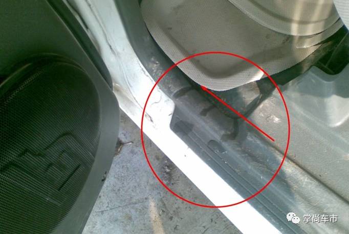 汽车排水孔在哪儿?暴雨后如果它们堵塞你的车就惨了