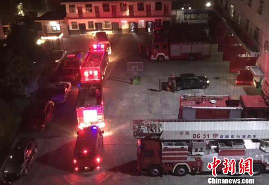 甘肃240名消防官兵集结赶赴四川地震灾区