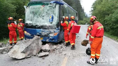 全省消防部队九寨沟地震抢险救灾工作正在紧张有序进行中
