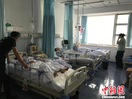伤员入住病房。 董媛媛 摄