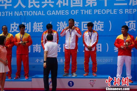 ͼΪҶӾ�Ρ�������ͽ���վ�ϵ�ʮ����ȫ�˻�ھ��콱̨���ջ񱦹�Ľ��ơ��������� ��