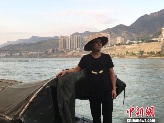 乌江“守护者”:20年救起58人打捞百余吨垃圾