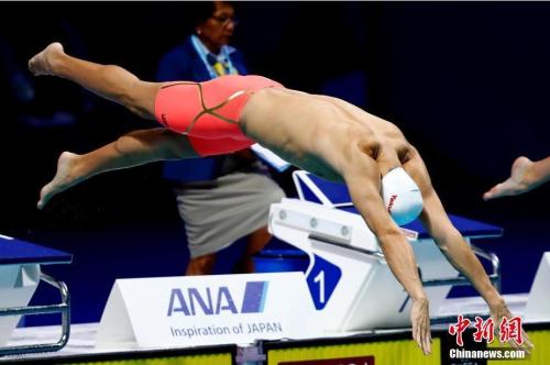 孙杨一人独战7项 <a target='_blank' href='http://www.chinanews.com/'></table>中新社</a>记者 富田 摄