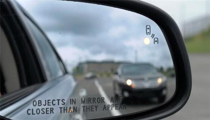 黑科技,前瞻技术,车道保持系统事故率,盲点监测系统事故率,安全技术驾驶习惯改变