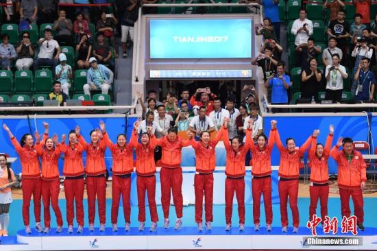8月28日,第十三届全运会女排决赛在天津市人民体育馆举行,江苏女排击败上海女排,首次夺得全运会女排冠军。 <a target='_blank' href='http://www.chinanews.com/'></table>中新社</a>记者 武俊杰 摄