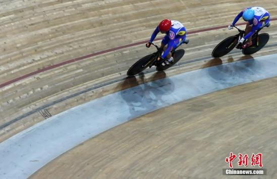 8��30�գ����ȫ�˻᳡�����г�Ů�ӳ������徺�����У���Լ���˻�ھ�����ʹ(��ɫͷ��)����ˬ���ʸ�����һ�ĳɼ������������ <a target='_blank' href='http://www.chinanews.com/'></table>������</a>���� ����� ��