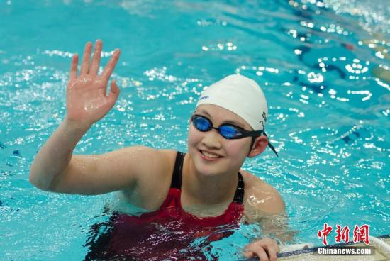 9月1日,天津全运会游泳比赛女子400米自由泳决赛,15岁的河北队选手李冰洁以4分01秒75刷新亚洲纪录。<a target='_blank' href='http://www.chinanews.com/'></table>中新社</a>记者 李卿 摄