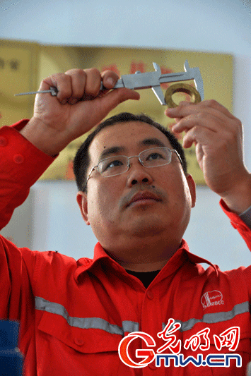 【中国梦•大国工匠】“金牌工人”卢建强：从注水泵工到首席技师