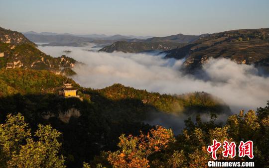 图为翻滚的云海。 徐振华 摄