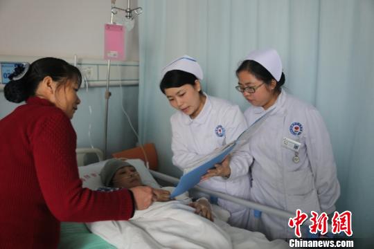 四川绵阳:“60”后高龄产妇顺利分娩喜得千金(图)