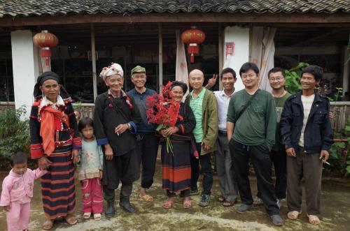 《寻找手艺》团队和手艺人的合影。受访者供图