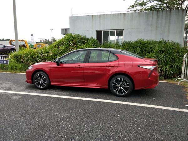 2017广州车展探馆 广汽丰田凯美瑞亮相广州-图3