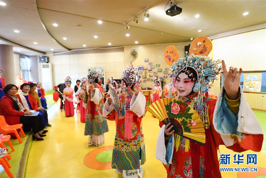 #(图片故事)(6)“京剧奶奶”公益推广京剧十余载