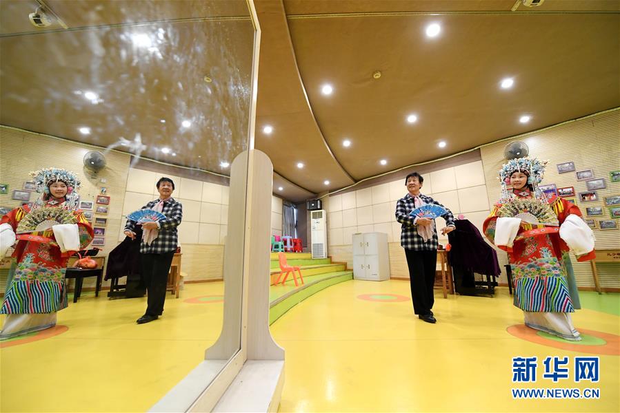 #(图片故事)(8)“京剧奶奶”公益推广京剧十余载