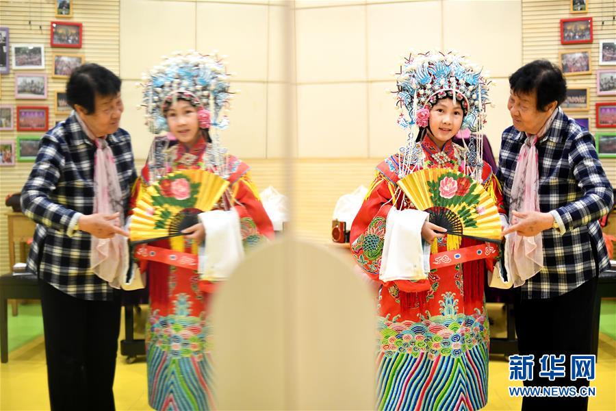 #(图片故事)(9)“京剧奶奶”公益推广京剧十余载