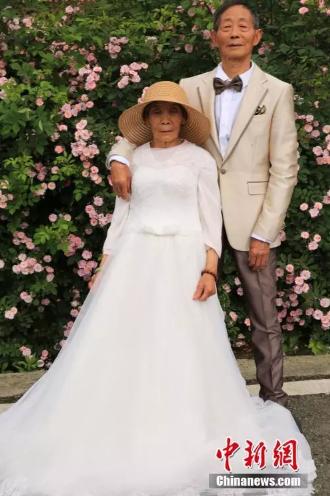 <a target='_blank' href='http://www.chinanews.com/'></table></a>  