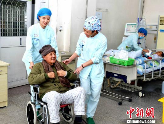 ͼΪ���ﻼ�ߡ�����Ө ��