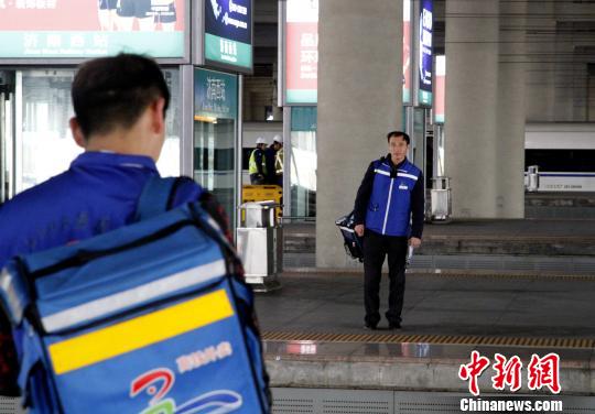 12306���綩�ͼ�����վ�������ĵġ�����С�硱������������ͬվ̨��ͼΪ������С�硱����վ̨��������ɳ���� ��