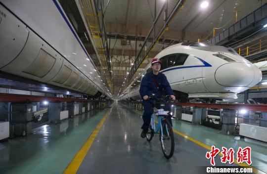 ��ټ��Ķ������޴���ڣ�ְ�����ﳵ������һ�еȴ����޵Ķ������г�������ϲ�� ��